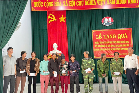 Xã Đăk Tơ Lung tổ chức gặp mặt và tặng quà người có công Nhân dịp kỷ niệm 50 năm ngày giải phóng Miền nam (30/4/1975 – 30/4/2025) và 80 năm Quốc khánh (02/9/1945 – 02/9/2025)